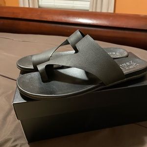 Black Naturalizer Leather Flip Flops